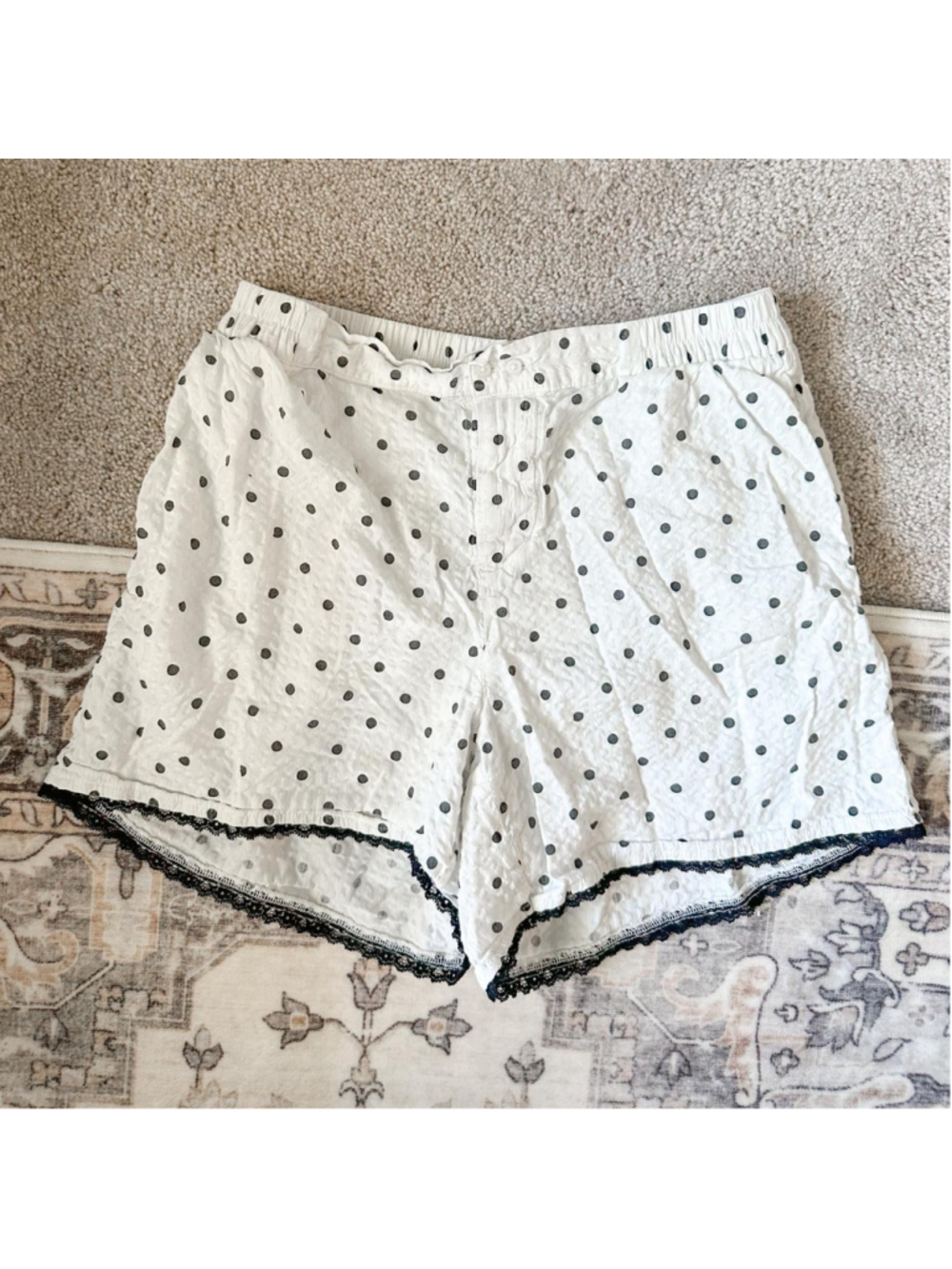 Aerie White with black polka dot shorts with lace trim #polkadot #lace
XS